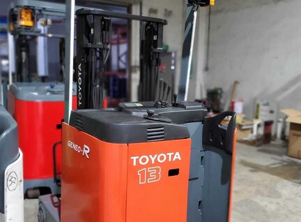 Refurbished Toyota 7FBR13 Reach Truck For Sale in Singapore