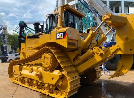 Refurbished Caterpillar (CAT) D8R Bulldozer For Sale in Singapore