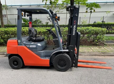 Refurbished Toyota 8FD25 Forklift For Sale in Singapore