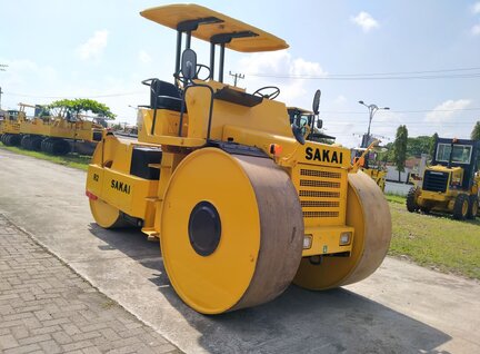 Used Sakai R2S Road Roller For Sale in Singapore