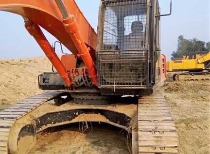 Used Hitachi EX200LC Excavator For Sale in Singapore