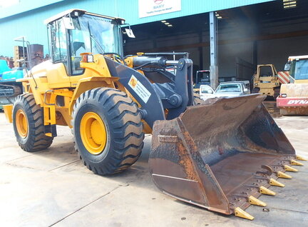 Used Caterpillar (CAT) L105 Loader For Sale in Singapore