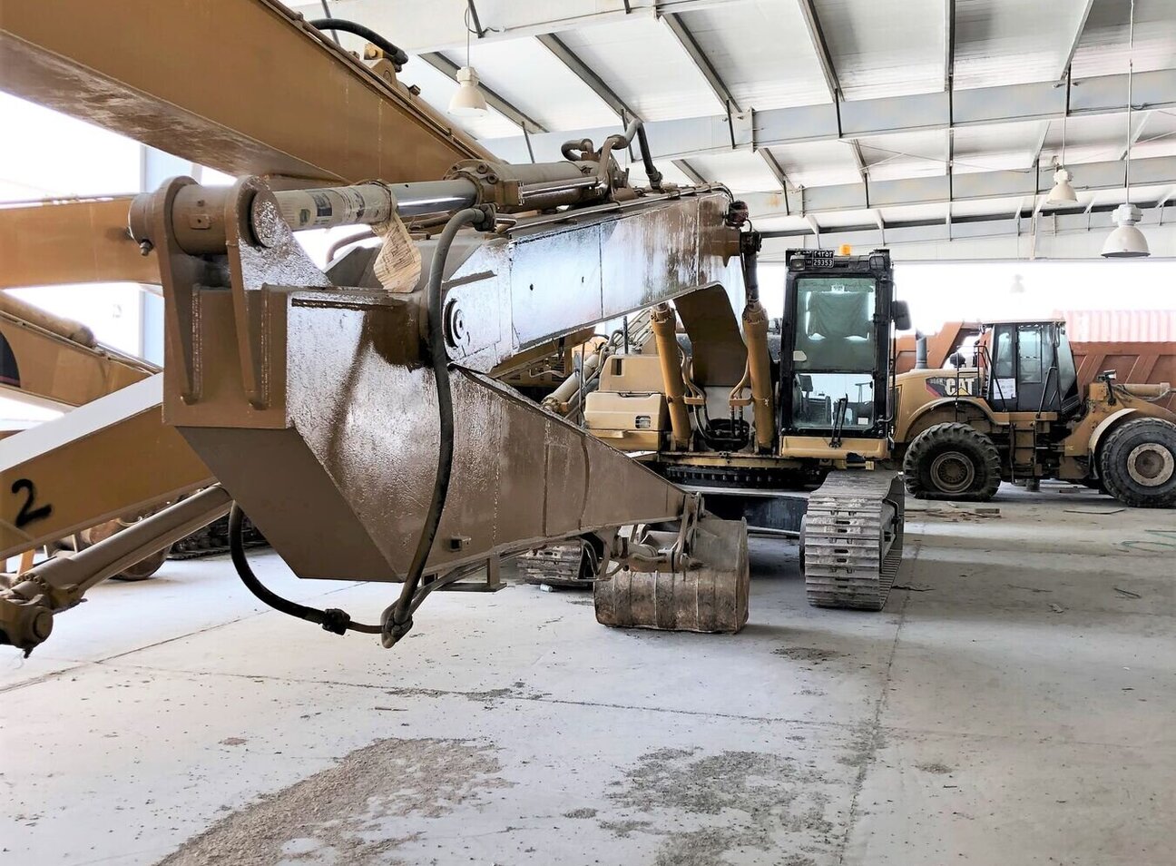 Used Caterpillar (CAT) 330B Excavator For Sale in Qatar