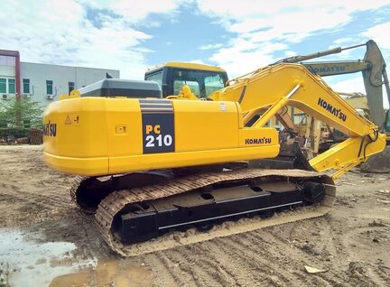 Refurbished Komatsu PC210LC-7 Excavator For Sale in Singapore
