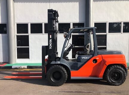 Used Toyota 8FD70N Forklift For Sale in Singapore