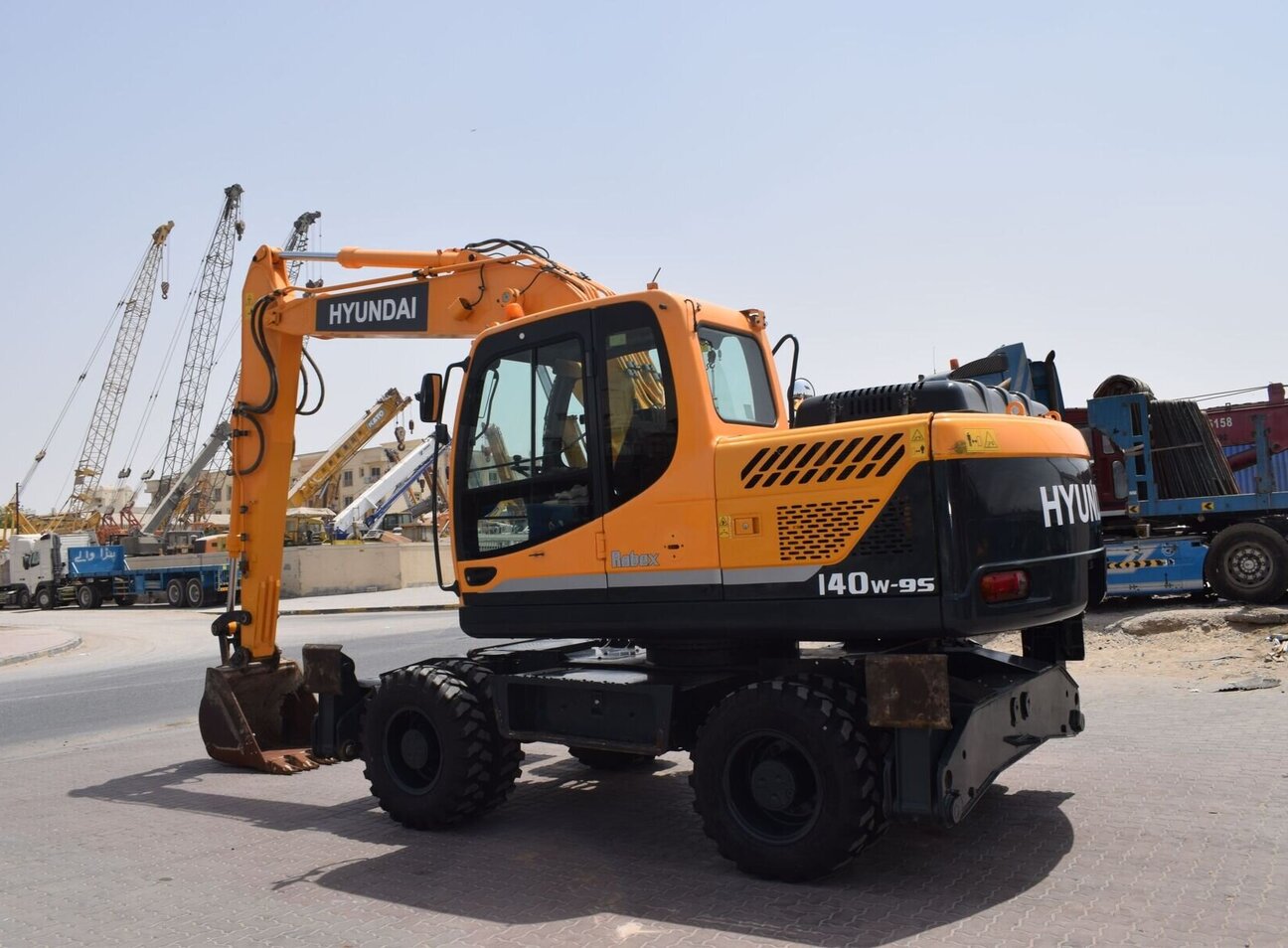 Экскаватор hyundai 140w