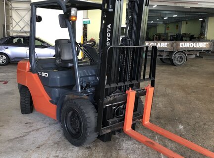 Used Toyota 8FD Forklift For Sale in Singapore
