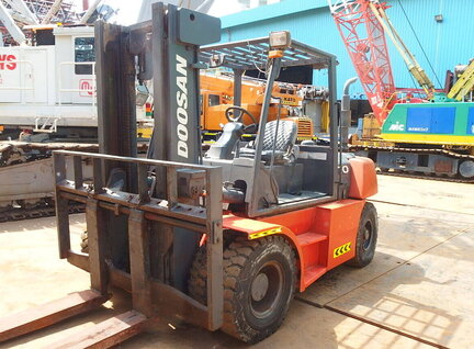 Used Doosan D70S-5 Forklift For Sale in Singapore