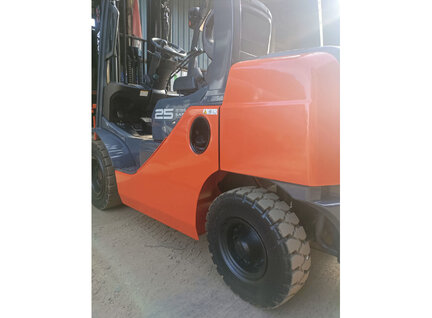 Refurbished Toyota 8FD25 Forklift For Sale in Singapore