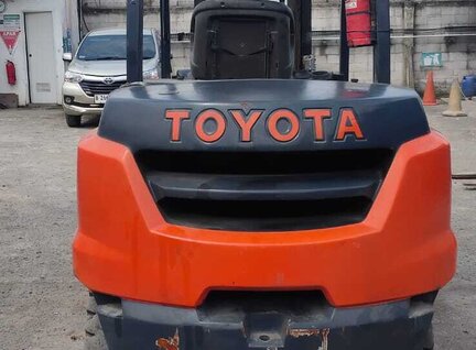 Used Toyota 8FD50N Forklift For Sale in Singapore