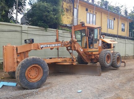 Used Mitsubishi MG 430 Motor Grader For Sale in Singapore