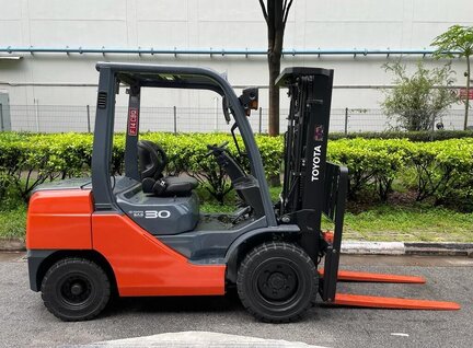 Refurbished Toyota 8FD30 Forklift For Sale in Singapore