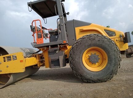 Used Volvo SD 110 Compactor For Sale in Singapore