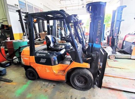 Used Toyota 7FD25 Forklift For Sale in Singapore