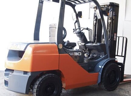 Toyota 62 8fd30 Forklift Bekas Untuk Dijual Di Singapore Heavymart Com