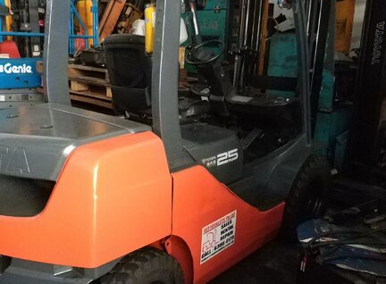 Used Toyota 8FD25 Forklift For Sale in Singapore