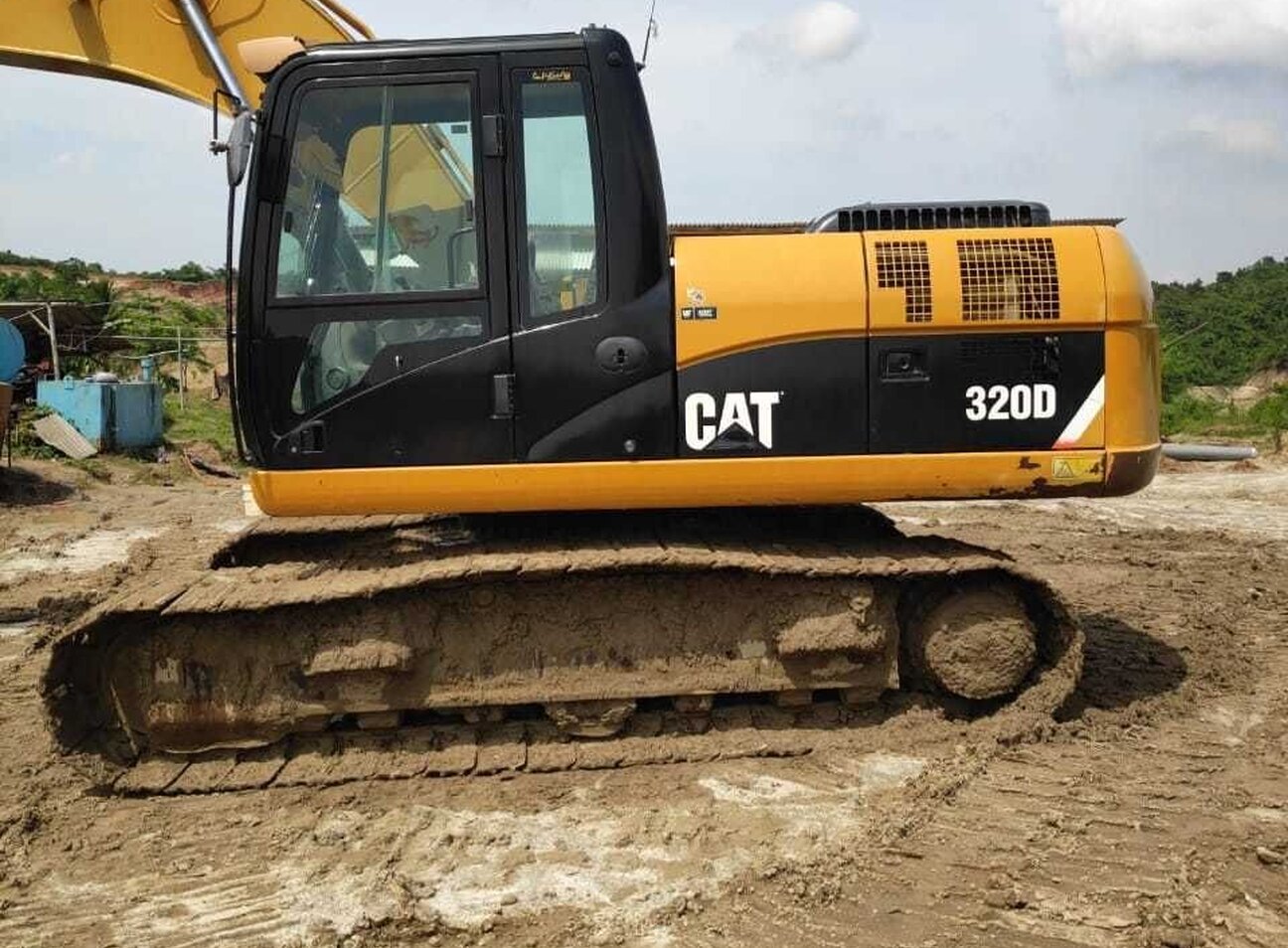 Caterpillar (CAT) 320D Excavator Bekas Untuk Dijual di Indonesia
