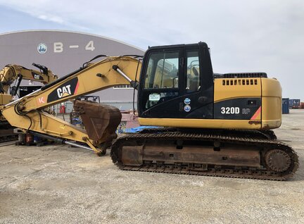 Used Komatsu PC200-6 & PC220-6 Excavator For Sale in Singapore