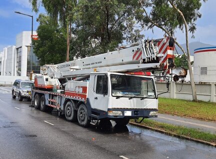 Used Zoomlion QY30V Crane For Sale in Singapore