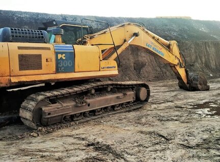 Used Komatsu PC300-7 Excavator For Sale in Singapore